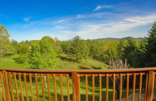 West Jefferson Cabin | Pet-Friendly Sept Retreat - Bring the Whole Family to Cabin Fever!