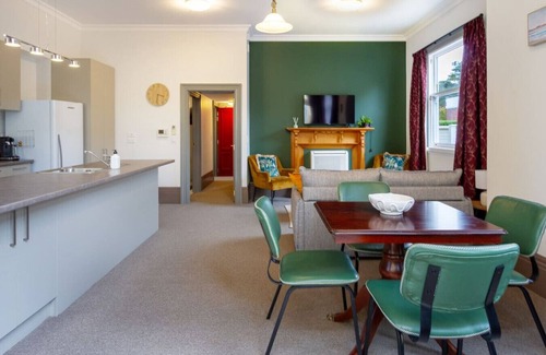 Christchurch City Centre House | Pet Friendly single level Heritage style home