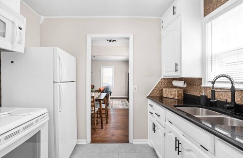 Indianapolis House | Pet Friendly | SoBro Bungalow in Indy