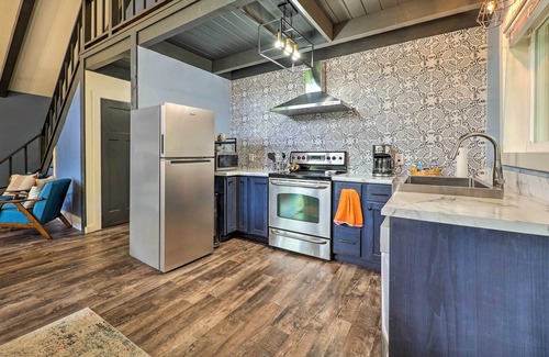 Canadian Lakes Cabin | Pet-Friendly Stanwood Sanctuary w/Fire Pit!