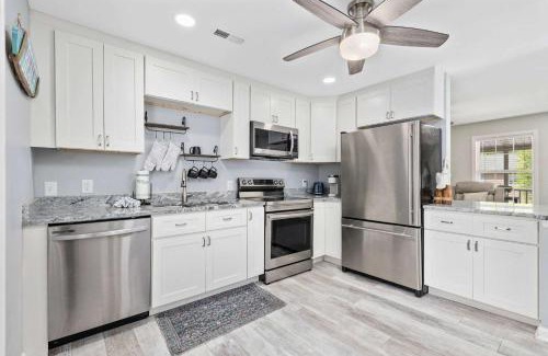 Garden City Villa | Pet Friendly Stunning & Modern 3-2 in Garden City