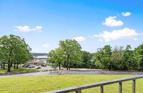Indian Point Condo | Pet-Friendly Suite with Marina Access and Tiki Bar