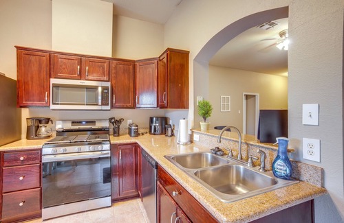 Bryan House | Pet-Friendly Texas Retreat w/Fenced-In Yard!