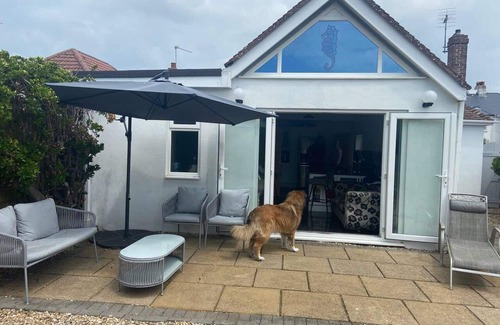 Porthcawl House | Pet Friendly, Unique 4-bed Bungalow in Porthcawl
