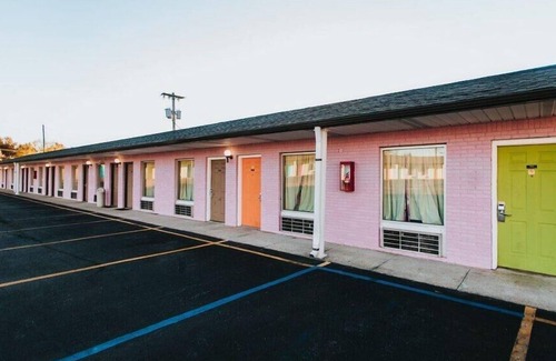 Berea House | Pet-friendly Unit! Airport Shuttle Available, Free Breakfast and Parking!