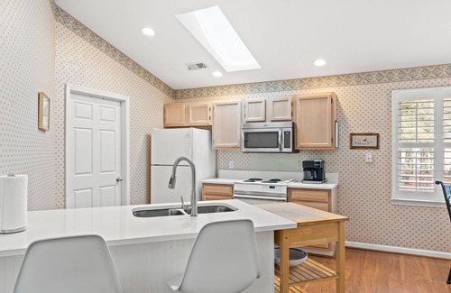 Sea Trail House | Pet-Friendly upstairs Villa at Sunset Beach