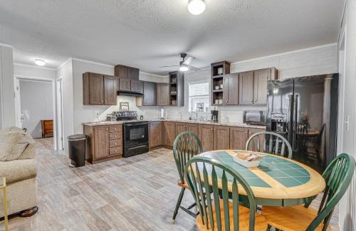 Laurelville House | Pet-Friendly Home about 10 Mi to Hocking Hills!