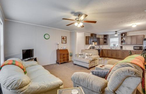 Laurelville House | Pet-Friendly Home about 10 Mi to Hocking Hills!