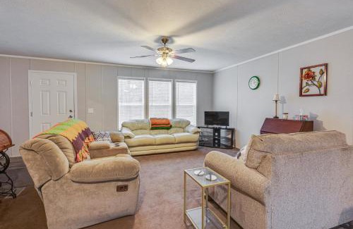 Laurelville House | Pet-Friendly Home about 10 Mi to Hocking Hills!