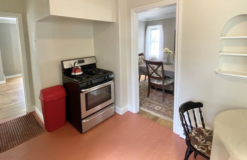 University Heights House | Pet Friendly 3 Bed Colonial in Family Area & Super Close to Beachwood, Ohio