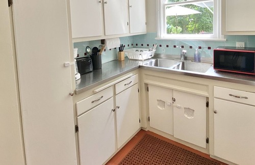 University Heights House | Pet Friendly 3 Bed Colonial in Family Area & Super Close to Beachwood, Ohio