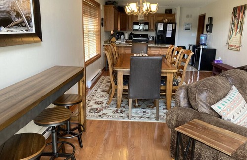 Hidden Valley House | 🐾 🏊‍♀️ Pet-Friendly w/Pool Access, Fire Pit, Game Room & Outdoor Fun 🔥🎾