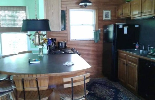 Colington House | Pet Friendly~Walk to the Beach or Sound~Bikes~Vintage and Original