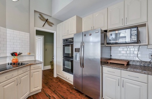 Historic District - North Apartment | Pet Friendly, Walkable Loft in Heart of Downtown by Lucky Savannah