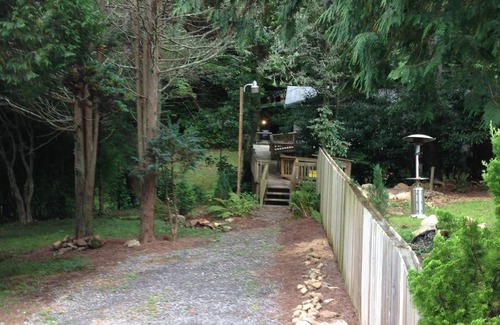 Cataloochee Ranch Cabin | Pet Friendly, Wi-Fi, Rushing Creek, Mountaintop View
