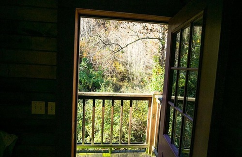 Slade Cabin | Pet friendly, with a new hot tub. Overlooks fork of Red River.