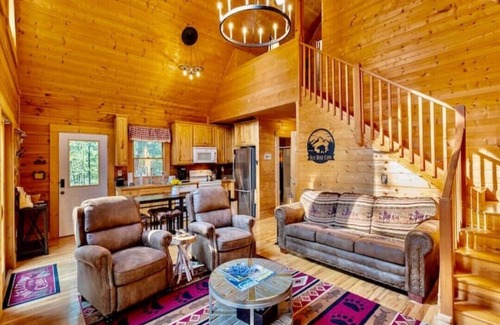Roseland Cabin | Pet Friendly with Mountain views ON 151 Brew Ridge Trl near Wineries~Hiking~Lake