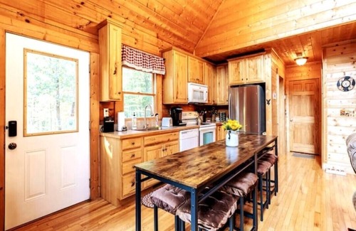 Roseland Cabin | Pet Friendly with Mountain views ON 151 Brew Ridge Trl near Wineries~Hiking~Lake