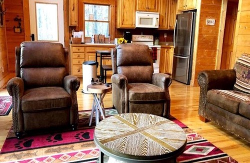Roseland Cabin | Pet Friendly with Mountain views ON 151 Brew Ridge Trl near Wineries~Hiking~Lake