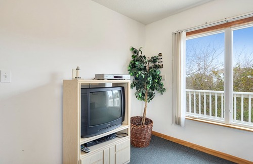 Tuckahoe House | Pet friendly with private pool, community pool and tennis, soundside pier, ocean beach parking