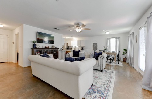 Round Rock House | PET/KID Friendly! Farmhouse Charmer! 20 mins to DT Austin!