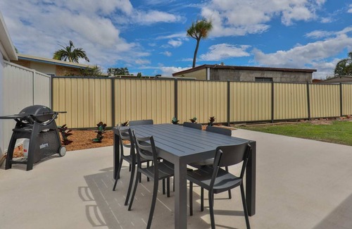 Avoca House | Pet & Tradie Friendly house with Bedroom Aircons