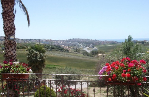Sciacca Apartment | Petalo Rosso, apartment in villa with garden and wonderful panoramic view