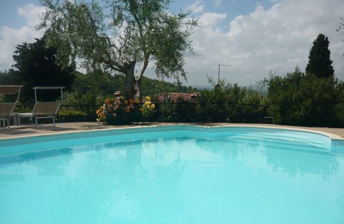 Poggibonsi Apartment | PETIROSSO: Peaceful apt close to Tuscany 's best treasures, 1 mile from shops