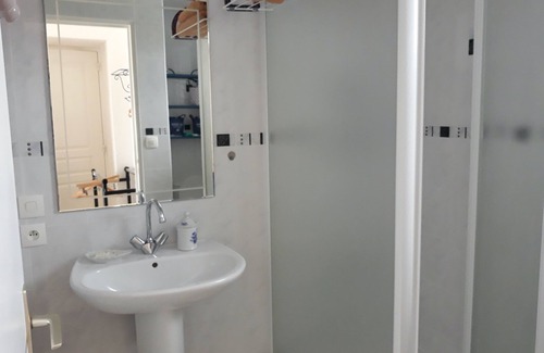 Sainte-Marie-du-Mont Apartment | Petit Appartement Pour 2 Situé à 500 Mètres du Musée D'utah Beach