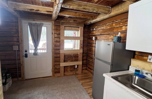 Fishhook Cabin | Petite Cabin With Ladder Loft