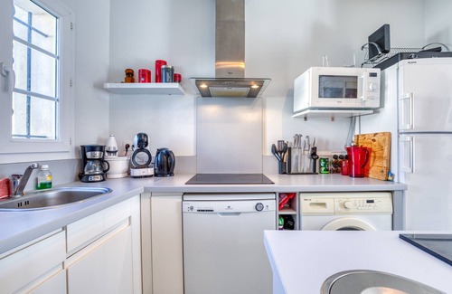 Aigues-Mortes House | 'Petite Maison Aigues Mortes' with Sea View, Shared Pool and Wi-Fi
