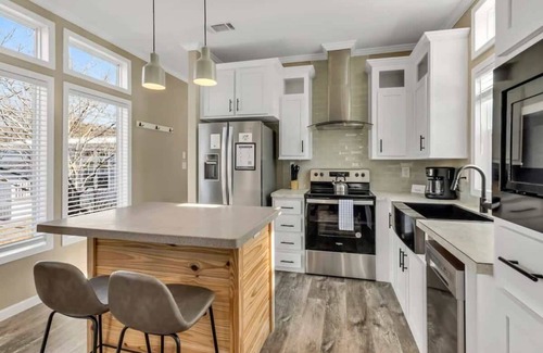 Owens Cross Roads House | Petite Retreat by Green Mountain - Cozy Byrd Nest
