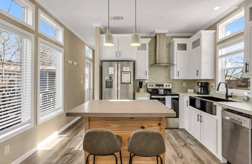 Owens Cross Roads House | Petite Retreat by Green Mountain - Cozy Byrd Nest