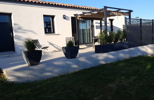 Longeville-sur-Mer House | Petite Villa Neuve Toute Équipée Proche du Centre Ville de Longeville sur Mer