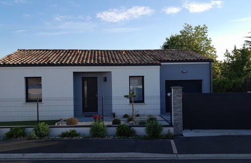 Longeville-sur-Mer House | Petite Villa Neuve Toute Équipée Proche du Centre Ville de Longeville sur Mer