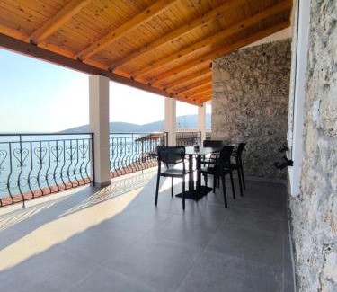 Qeparo Apartment | Petra Mare