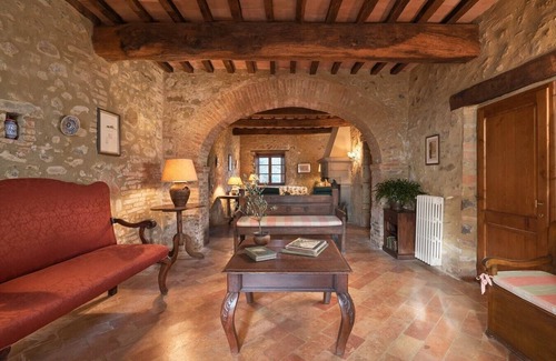 Umbertide Apartment | Petricci Residence - Casa Beronia apartment with shared pool