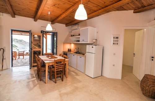 Minoa Pediada House | Petrino Beach house - a few steps from the sea away from crowds