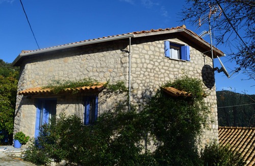 Katokhorion House | Petrino Guesthouse In Beautiful Katohori Village On Lefkada Island