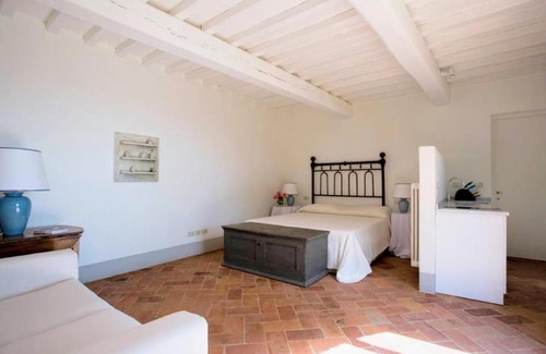 Petrognano Villa | Petrognano Villa Sleeps 16 Pool Air Con WiFi