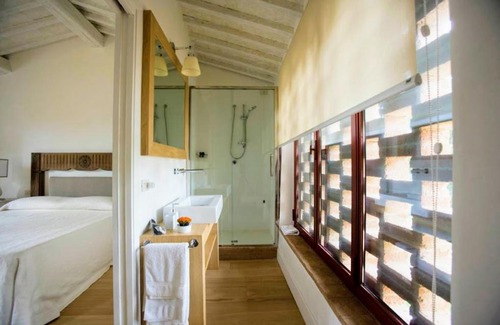 Petrognano Villa | Petrognano Villa Sleeps 16 Pool Air Con WiFi