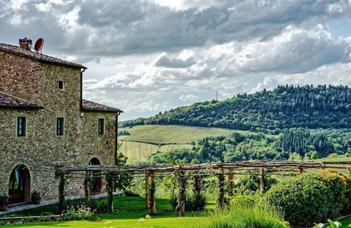 Petrognano Villa | Petrognano Villa Sleeps 16 Pool Air Con WiFi