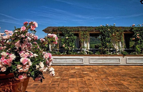 Petrognano Villa | Petrognano Villa Sleeps 16 Pool Air Con WiFi