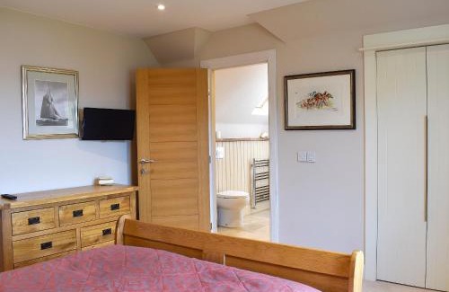 Linlithgow House | Petronella