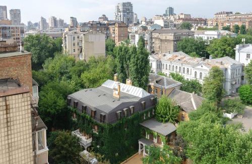 Kyiv Apartment | Petrovdom Apartments 5-46 in RC Zhemchuzhyna 38, Zhylianska 68