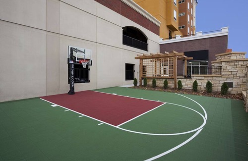 Kutzky Park House | Pets are Allowed Here! 4 Relaxing Units, Free Hot Breakfast!