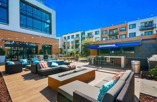Menlo Park Apartment | Pets Are Welcome | 1BR w/Pet Spa, Salon & Bark Park