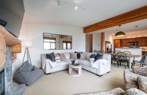 Whistler Creekside Condo | Pets | BBQ | Sundeck | Private garage | Ski-in/out