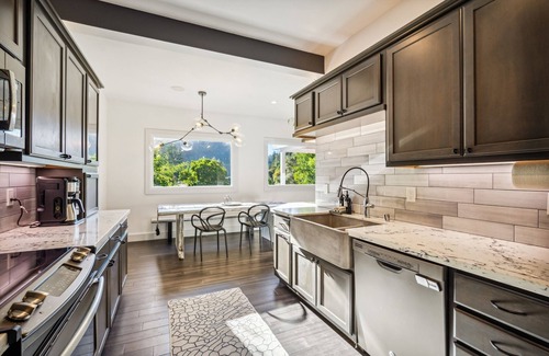 Monte Rio House | Pet’s FREE! Modern luxury steps from Russian River by RedAwning