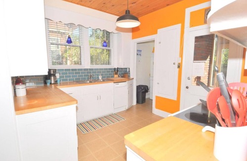 Berkeley Springs House | Pets, hot tub, screen porch, wifi, fenced yard, king bed, town